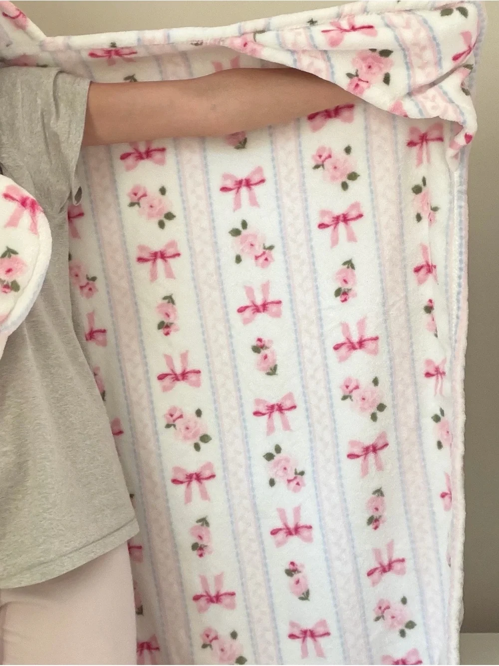 Laura Ashley Plush Floral & Bow Blanket - Pink White